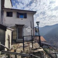 CASA SEMINDIPENDENTE A VALBREVENNA