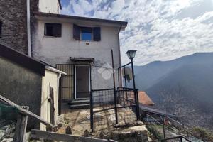 CASA SEMINDIPENDENTE A VALBREVENNA