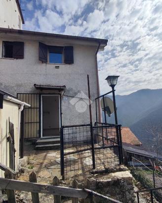 CASA SEMINDIPENDENTE A VALBREVENNA