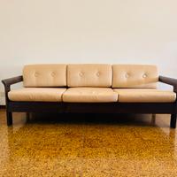 Divano vintage in legno con cuscini in cotone