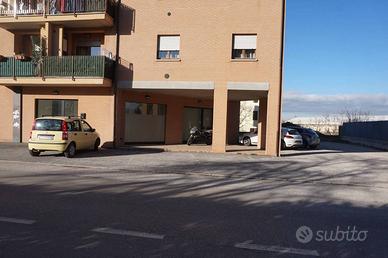 Attività / Licenza di 120 m² con 1 locale a Folign