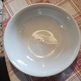 piatti fondi in ceramica bianca