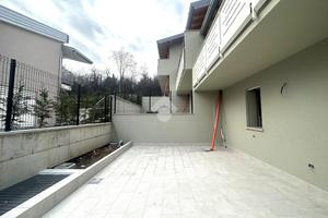 VILLA A SCHIERA A ADRO
