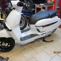 Keeway Sixties 300i scooter