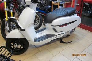 Keeway Sixties 300i scooter