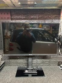 Tv led 32 pollici Hisense con staffa professionale