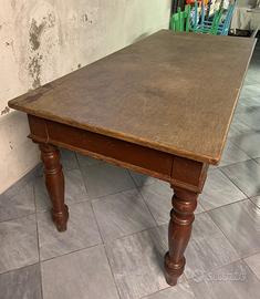 Tavolo in legno massello