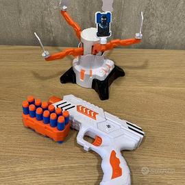 Pistola giocattolo di colore bianco