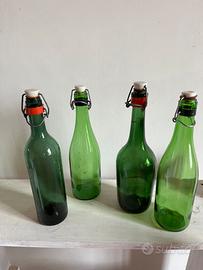 Bottiglie in vetro con macchinetta