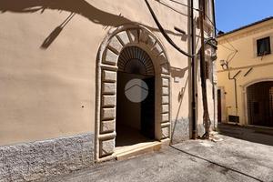 2 LOCALI A L'AQUILA