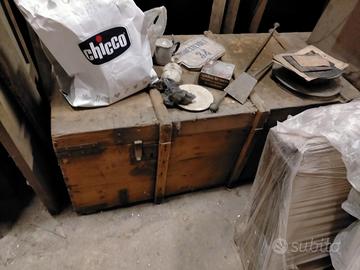 Porta scuri cassa panca e bauli