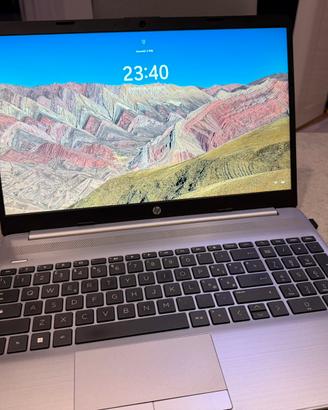 HP 250 G8 15.6" | Intel i7 | 8 GB RAM | SSD 512 GB