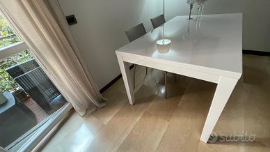 tavolo bianco laccato più 4 sedie