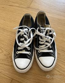 Converse nere