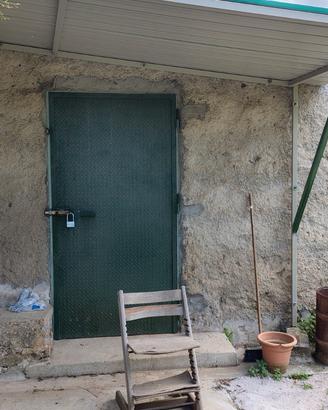 Privato vende giardino urbano