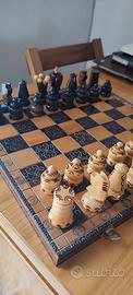 Scacchiera artigianale in legno intarsiato 