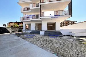 Locale commerciale nuovo con canna fumaria