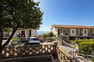 3 LOCALI A FALCONARA ALBANESE