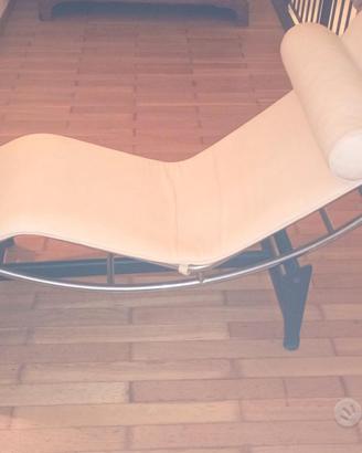 Lotto design Poltrona e tavolino 