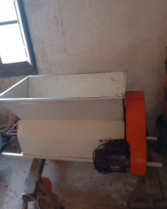 Pigiatrice elettrica da uva 