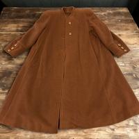 Cappotto lungo con bottoni gioiello