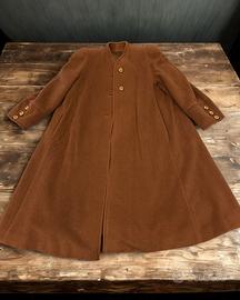 Cappotto lungo con bottoni gioiello