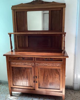 Credenza con piattaia