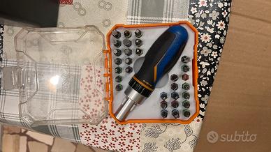 Chiave  e cacciavite a cricchetto