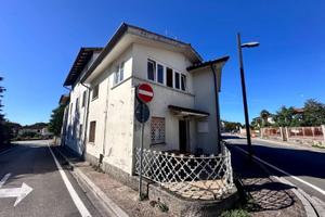 CASA AFFIANCATA IN CENTRO PAESE SENZA SPESE CON...