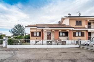 PORZIONE DI BIFAMILIARE A VOLVERA