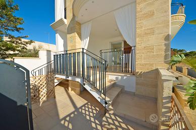 CASA LUMINOSA A 250m SPIAGGIA DI PESCOLUSE