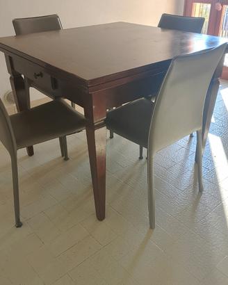 Tavolo in legno massello + 4 sedie moderne 