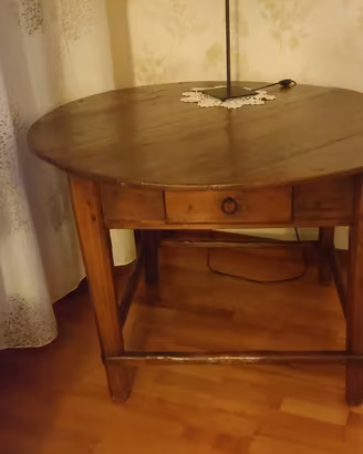 Tavolo Rotondo in arte povera