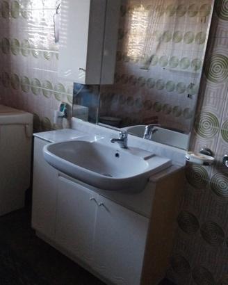 Mobile bagno con lavabo 