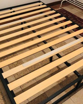 Letto struttura acciaio doghe legno