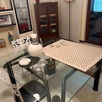 Tavolo da pranzo in cristallo