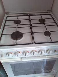 Cucina gas forno elettrico  e ventilato