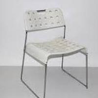 Sedia omstack design lamiera bianca vintage