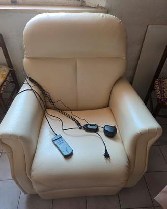 POLTRONA MASSAGGI TELECOMANDO