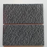 8 piastrelle grigie rettangolari