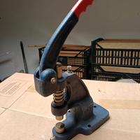 pinza per occhiello 