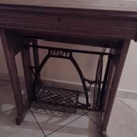 Macchina da cucire antica