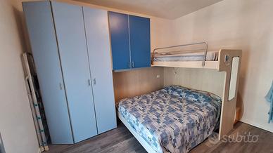 camera da letto a ponte con 3 letti