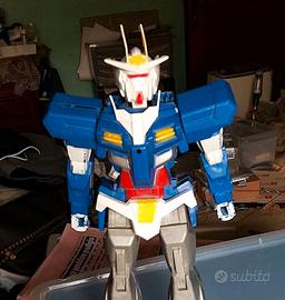 Robot in plastica anni 70-80 (47 cm di altezza)