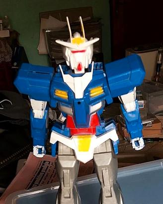 Robot in plastica anni 70-80 (47 cm di altezza)