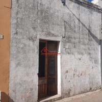 Casa indipendente con giardino retrostante