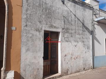 Casa indipendente con giardino retrostante