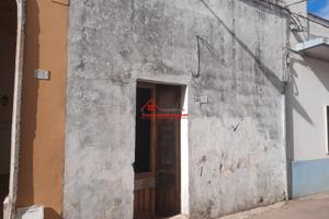 Casa indipendente con giardino retrostante