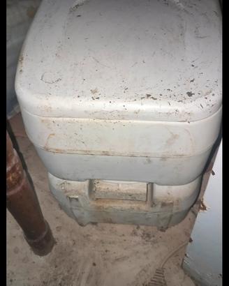 wc bagno chimico campagne roulotte camper campeggi