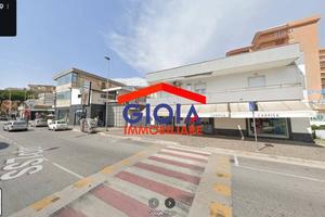 Immobile di 160 m² con 1 locale a Mondragone